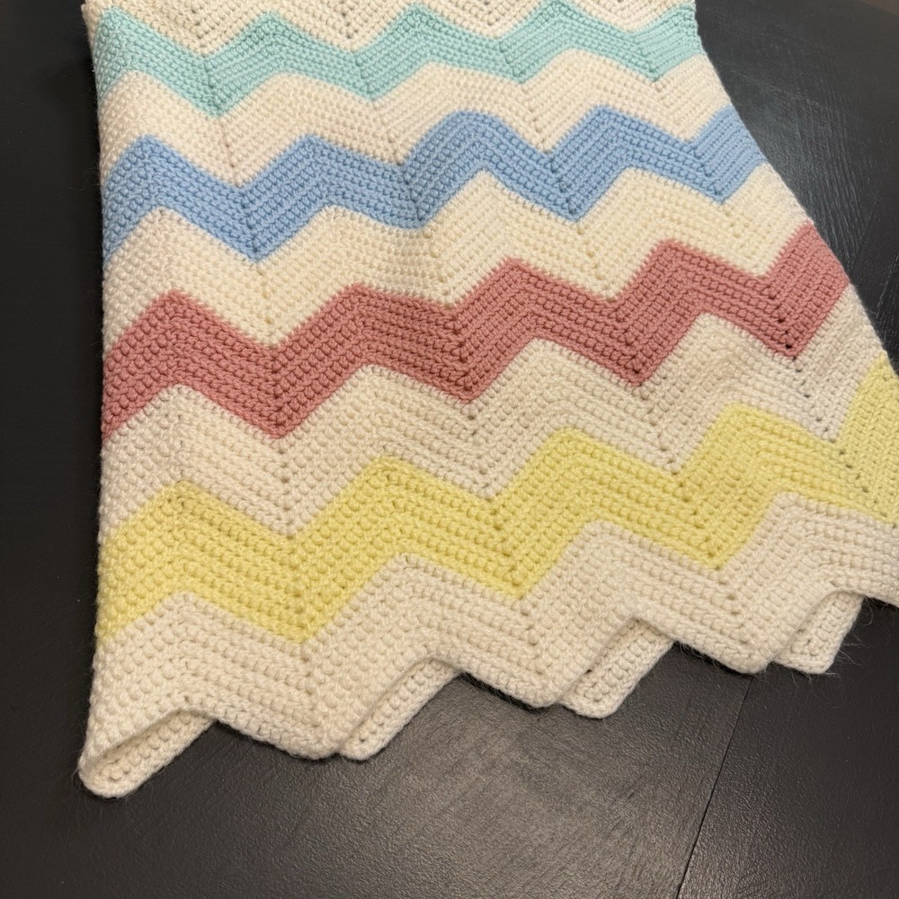 Vtg Baby Afghan Blanket in‎ pink, white, yellow, blue - handmade Zig-zag